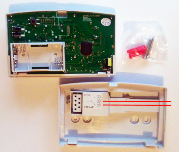 Station de réception des piles dans le thermostat du Computherm Q7rf